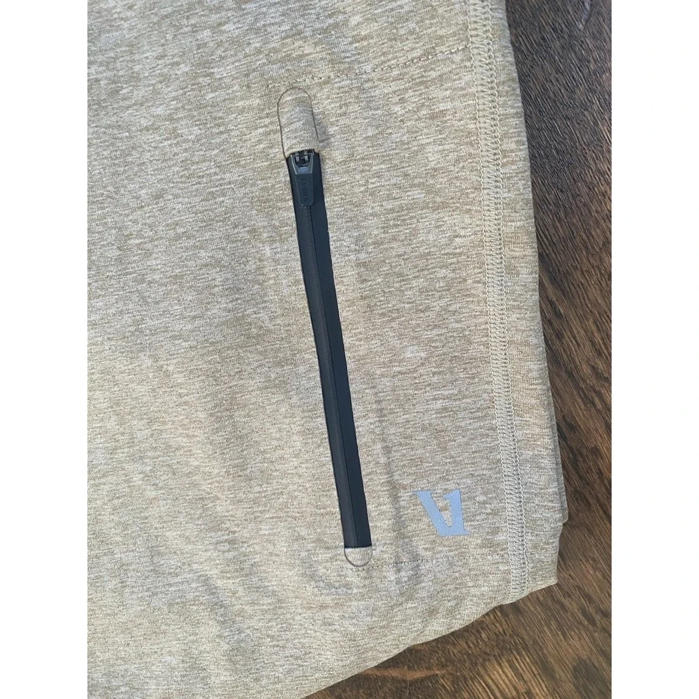 Vuori Sunday Performance Joggers Mens Medium Biscotti Sweatpants Athleisure V416